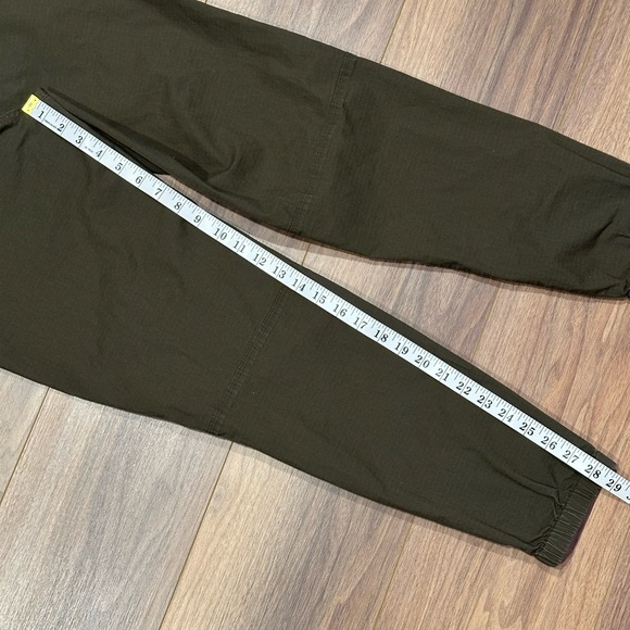 Vuori Ripstop Traveler Jogger Pants in Dark Oregano Green Size Mens Medium - Picture 12 of 13